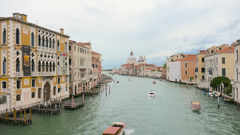 venedig-canale-grande Der Canale Grande mit der Basilika Santa Maria della Salute auf der rechten Seite im Hintergrund.