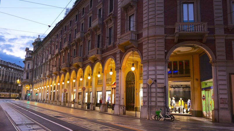 turin-arkaden-beleuchtet