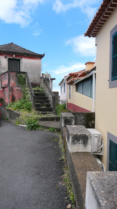 madeira-seixal-strassenszene Typische Straßenszene in Seixal auf Madeira.