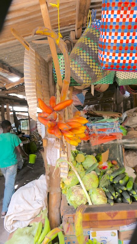 tansania-lake-manyara-mto-wa-mbu-markt-14 Obst- und Gemüseangebot in Mto wa Mbu in Tansania.