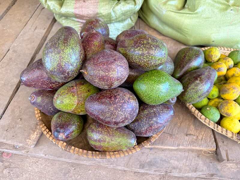 tansania-lake-manyara-mto-wa-mbu-markt-4 Obst- und Gemüseangebot in Mto wa Mbu in Tansania.