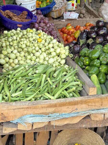 tansania-lake-manyara-mto-wa-mbu-markt-6 Obst- und Gemüseangebot in Mto wa Mbu in Tansania.