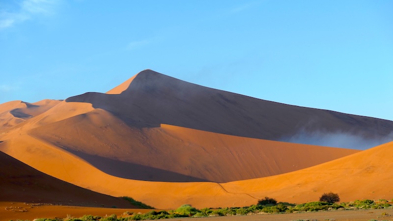 namibia-sossusvlei-big-daddy-duene Im morgendlichen Licht sind die Dünen in der Namib besonders fotogen.