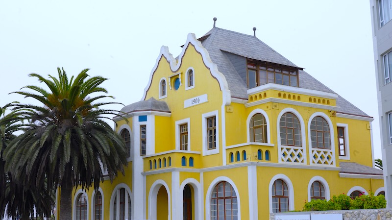namibia-swakopmund-altes-amtsgericht In Swakopmund findet man überall Hinweise auf die deutsche Vergangenheit, wie hier das Alte Amtsgericht.