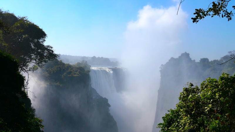 simbabwe-viktoriafaelle-devils-cataract Die Hauptfälle der Viktoriafälle in Simbabwe, von der Seite berachtet.